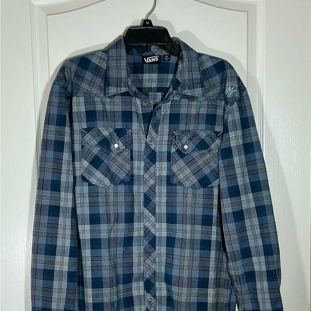 💙EUC💙Vans Men's Navy and White Plaid Button Down Shirt